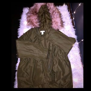 Oversized puffer with fur!